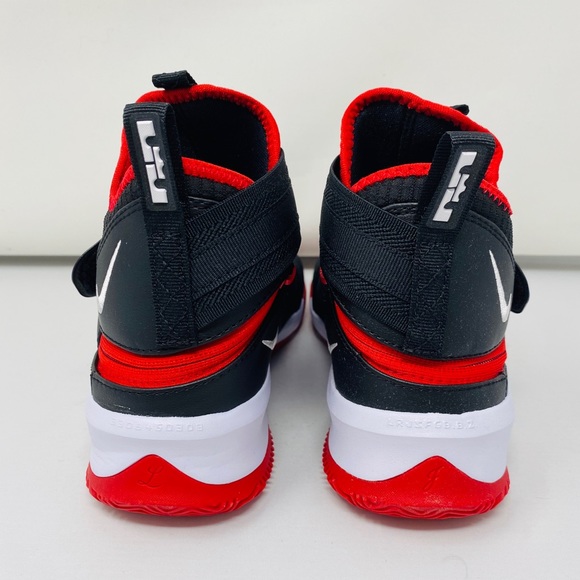 LEBRON SOLDIER XIII FLYEASE**US 5.5Y,6.5Y,7Y**$130 - Picture 7 of 8